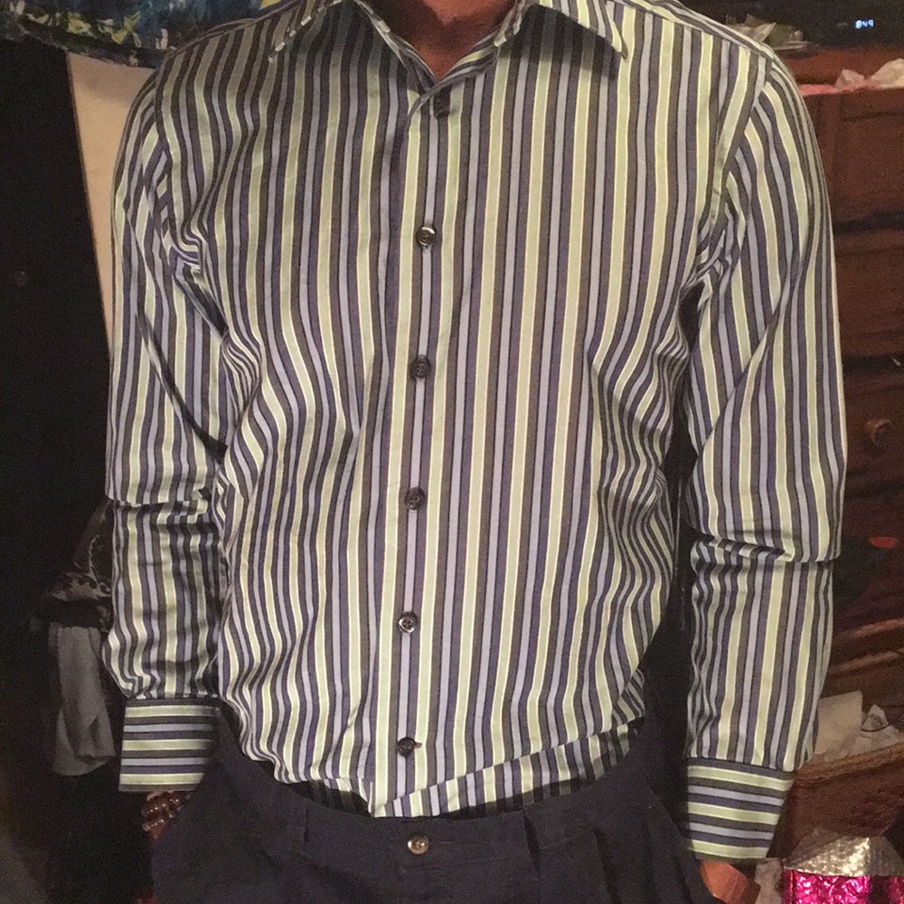 Men’s GAP dress shirt.